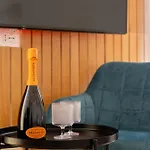 New Elegance Suites Guesthouse