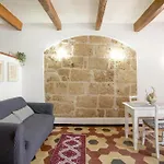 Deli Apartment