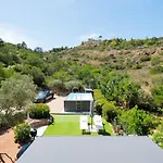Villa Tetty - Garden & Private Pool Near The Sea