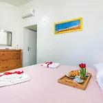 Le Dalie With Shared Pool - Happy Rentals