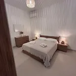 Lantana'S House