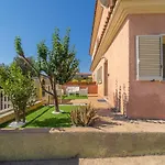 Apartment With Garden
