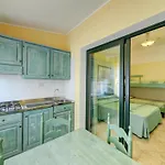 Apartment In Sos Alinos