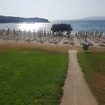 Villetta Con Giardino Affacciata Sul Mare