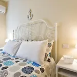 White Coral Rooms Accomodation Fast Check-In