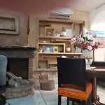 Casa Dell'Artista Singola E Indipendente