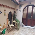 Casa Dell'Artista Singola E Indipendente