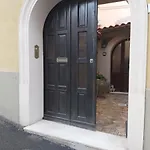 Casa Dell'Artista Singola E Indipendente