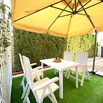 Homey Experience - City Dream Garden Apartment