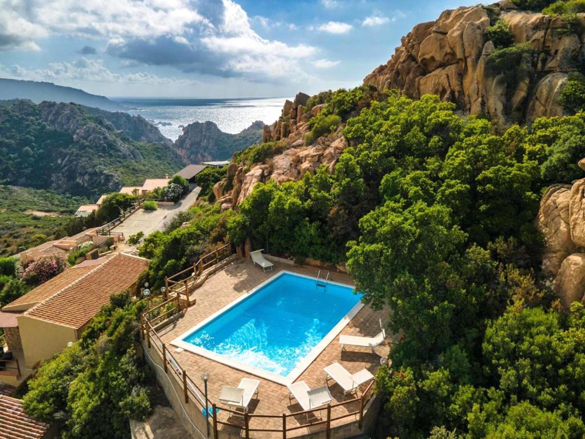 Aparthotel With Swimming-pool In *