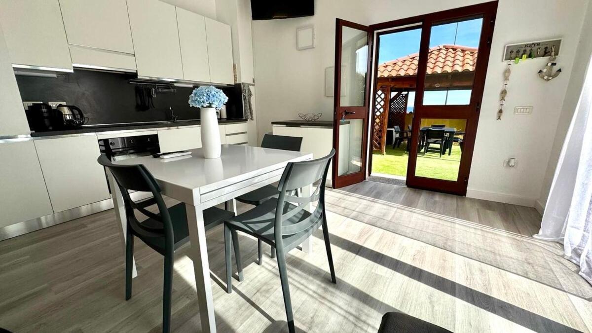 Appartamento Blu Caletta - Waterfront With Garden La Caletta