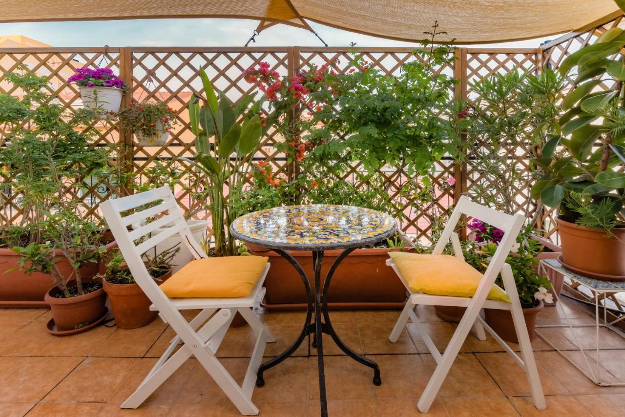 Roof Garden 3*