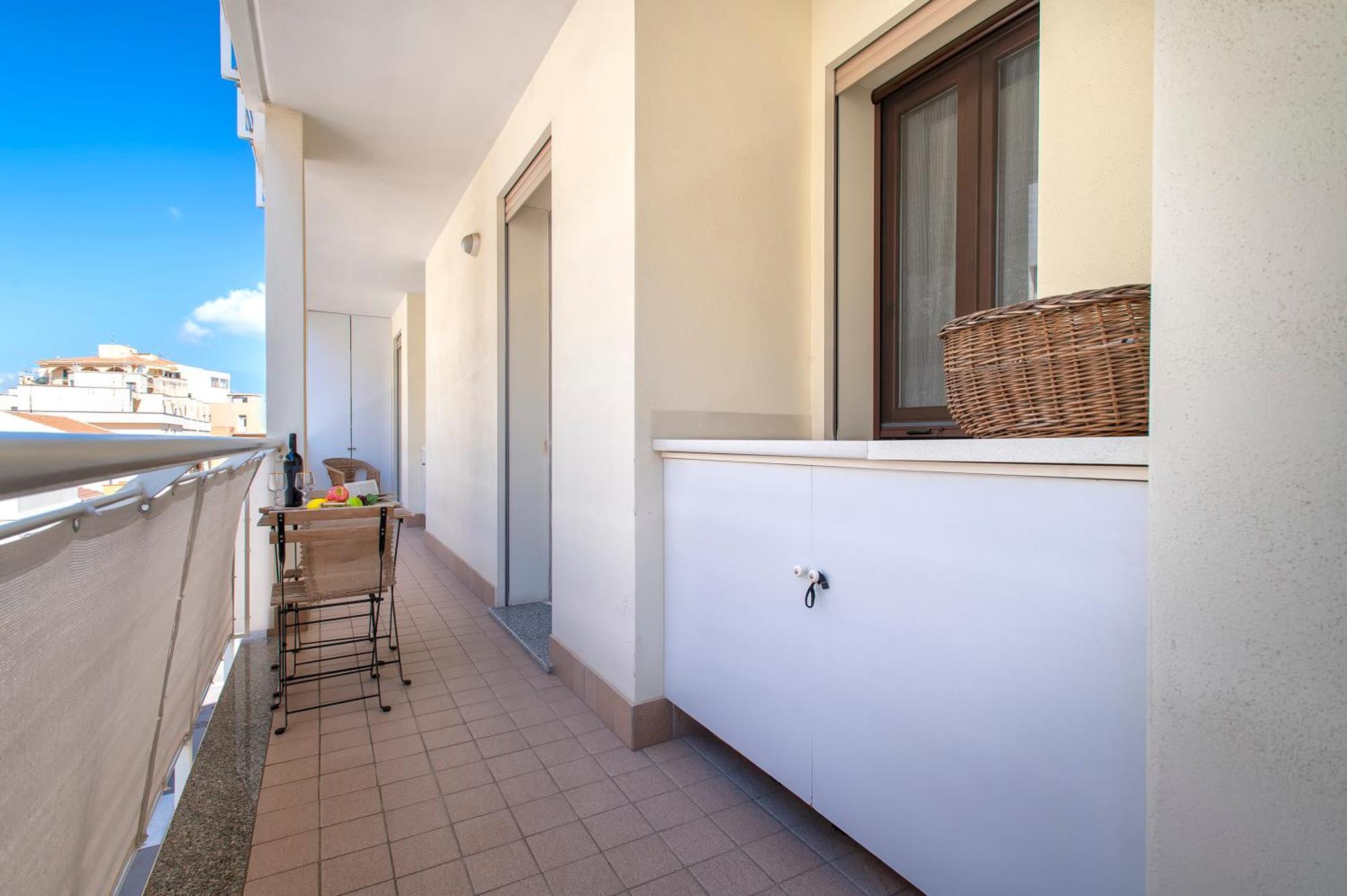 Modern With Balcony Apartmán